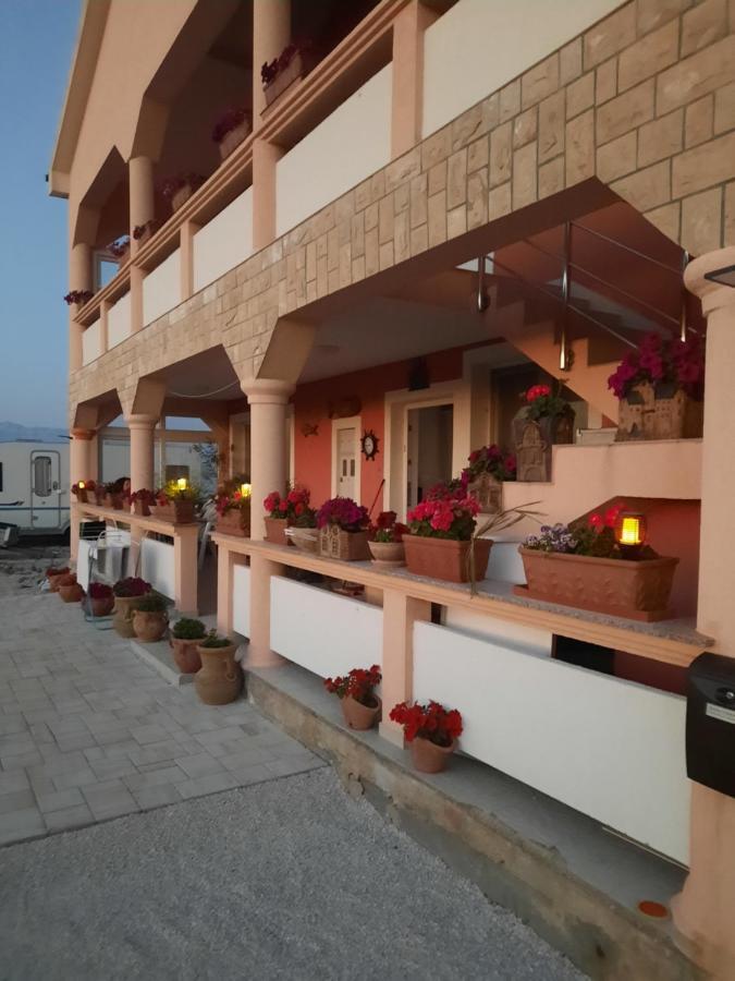 Penzion U Kapitana Apartment Вир Екстериор снимка